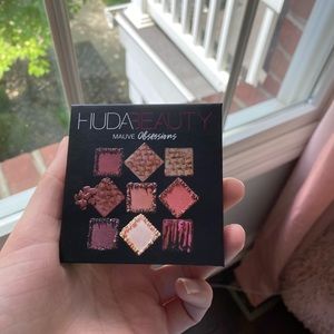 Huda Beauty Mauve Obsessions Palette